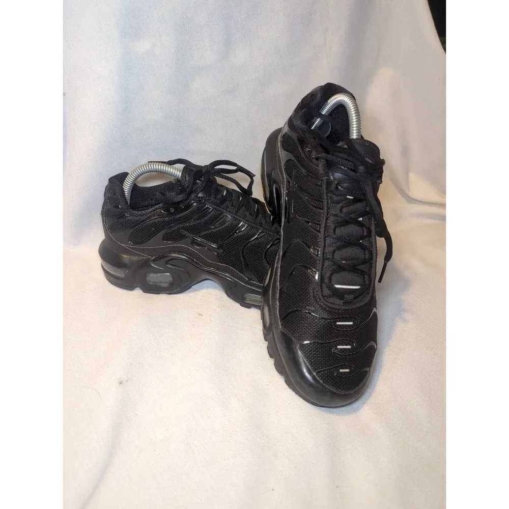 Nike Air Max Plus Triple Black Sneakers, Size 7Y/ Women's 8.5 CD0609-001